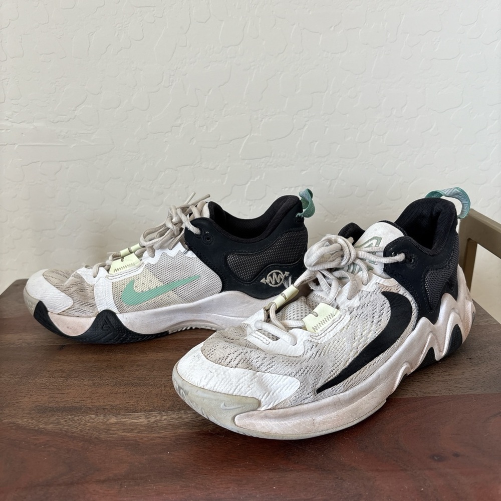 Used Nike GIANNIS IMMORTALITY Basketball Shoes 6 Y White Youth